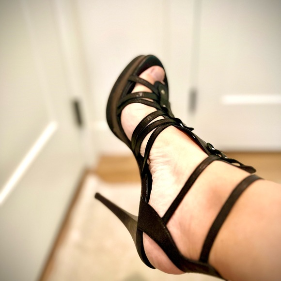 Stuart Weitzman platform heels. Strappy leather with wooden base. - Picture 6 of 6